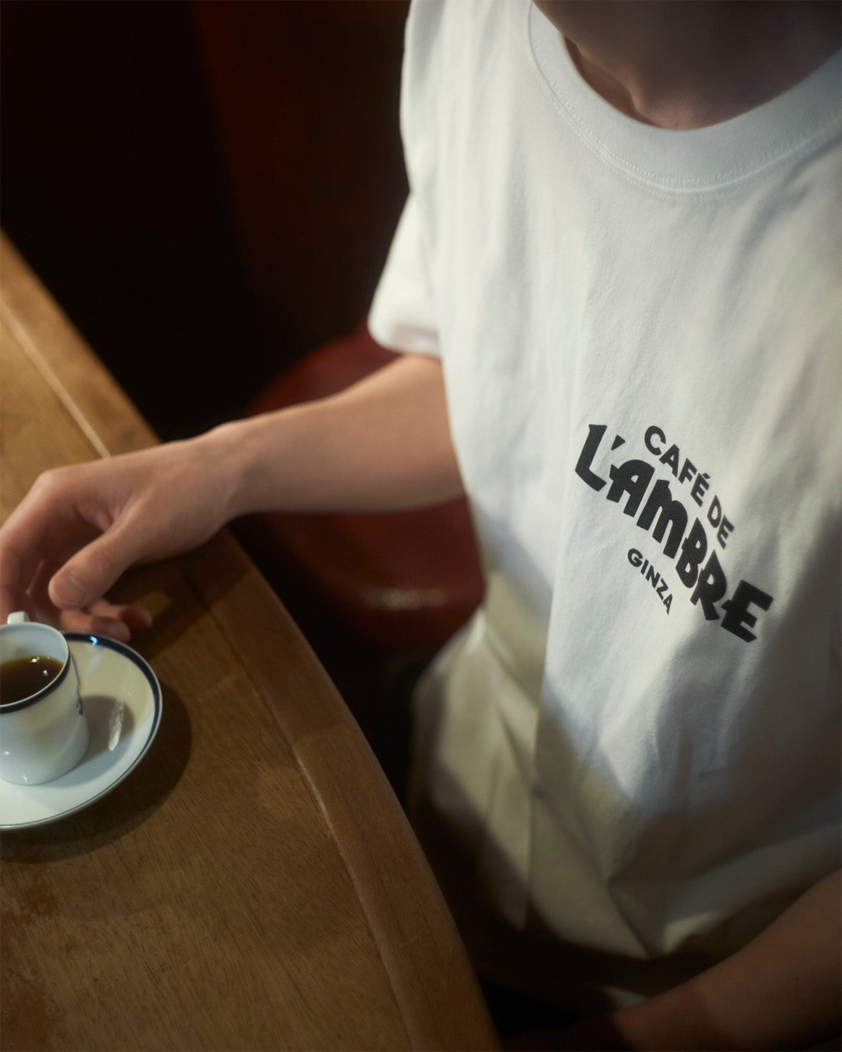 CAFÉ DE L’AMBRE オリジナルTシャツ|6.2oz 天竺編み(コーマ糸)